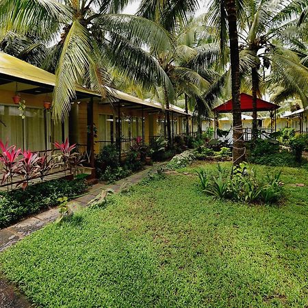 Collection O Retreat Morjim Resort Exterior foto